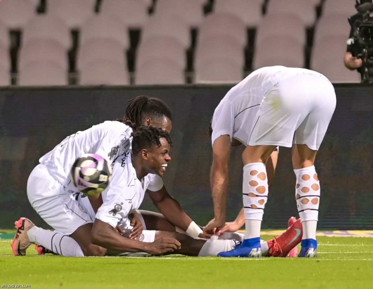 «الليوث» تنتصر