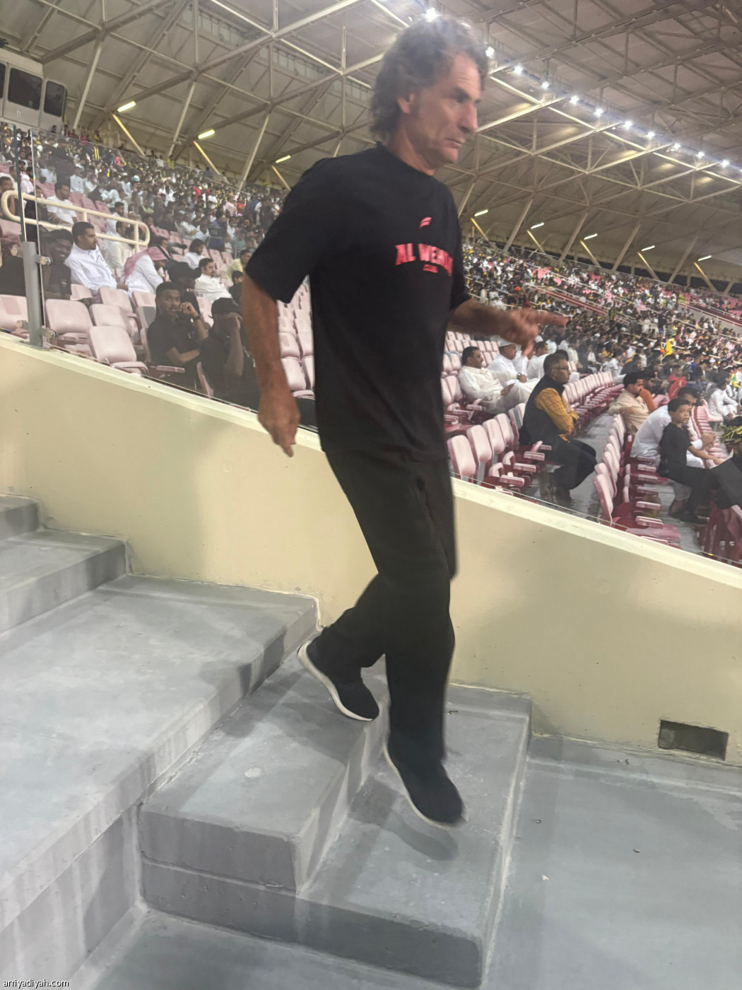 رغم الطرد.. كارينيو يوجّه