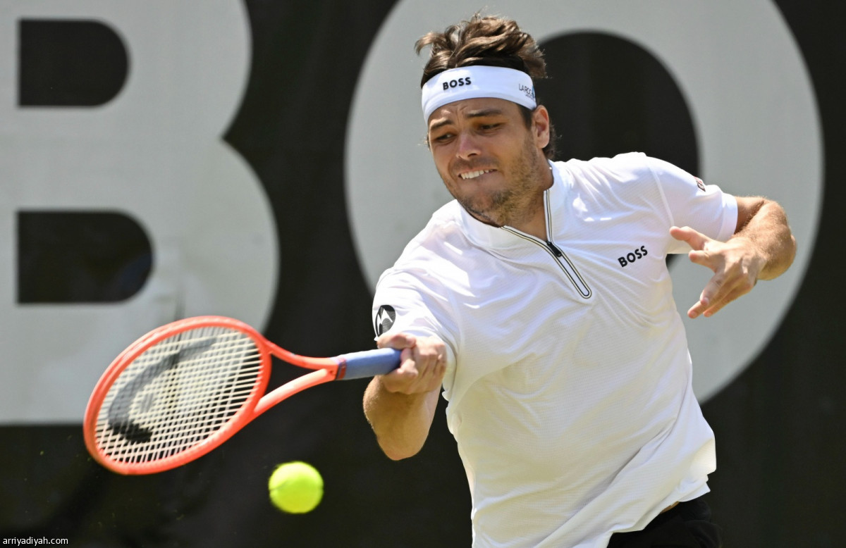 تايلور يعبر