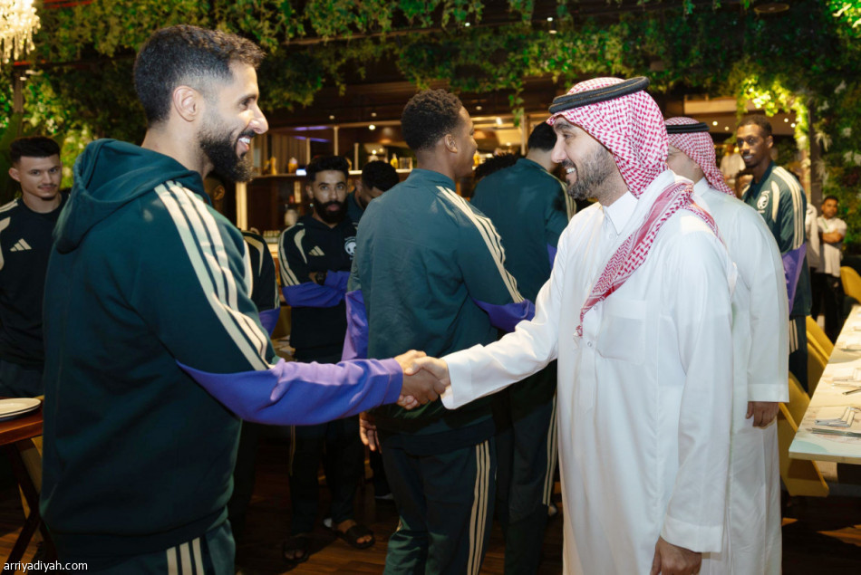 الوزير يزور معسكر المنتخب