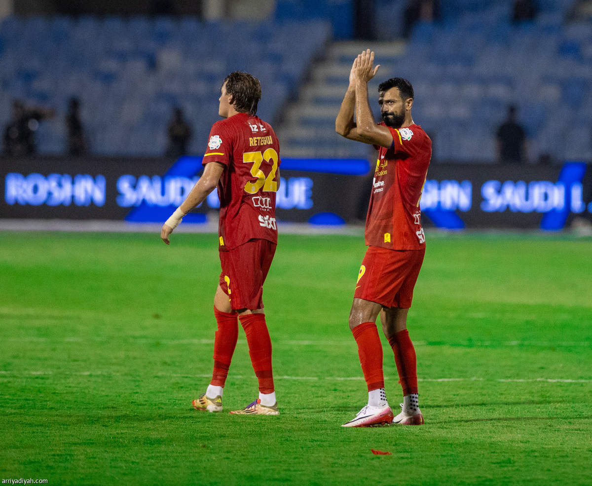 القادسية يصدم الخليج