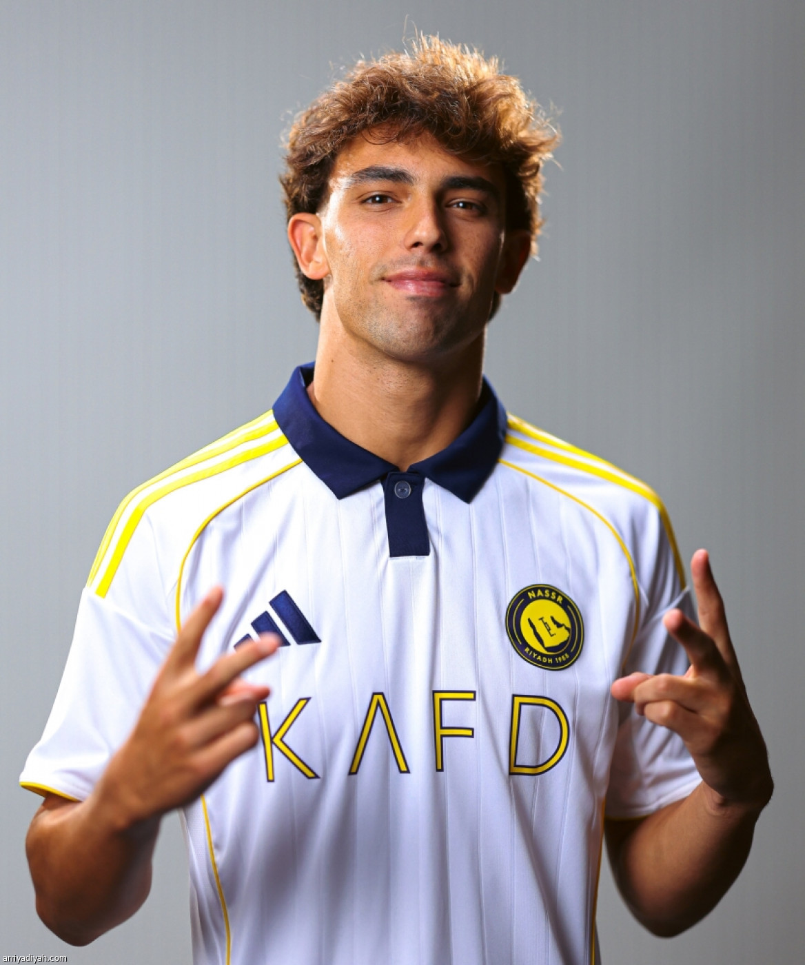 فيليكس يوقع