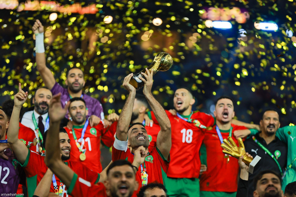 تتويج الأسود