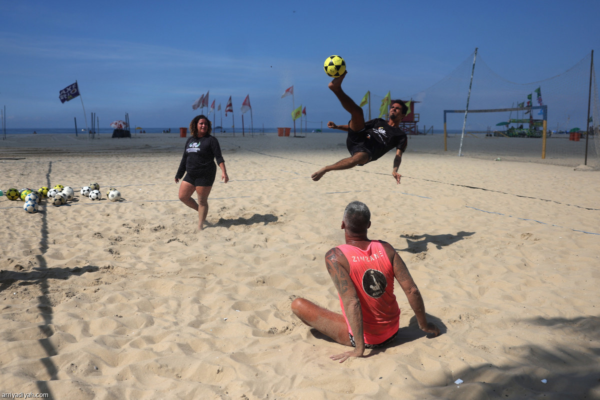 كرة قدم بساق واحدة