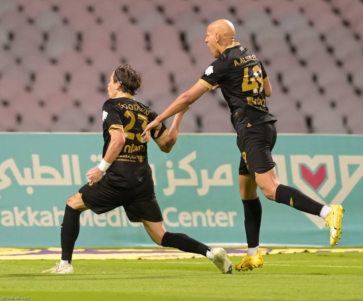 «الليوث» تنتصر